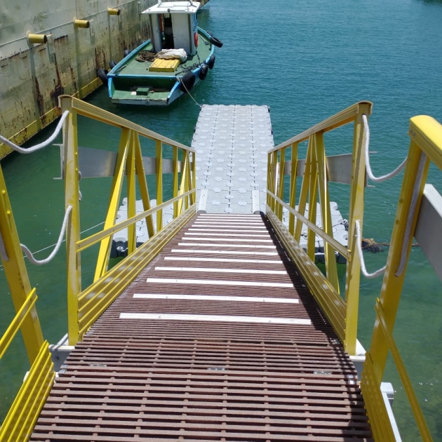 Fabricação e instalção de píer flutuante na transpetro Recife-PE