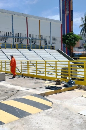 Instalação de guarda-corpo